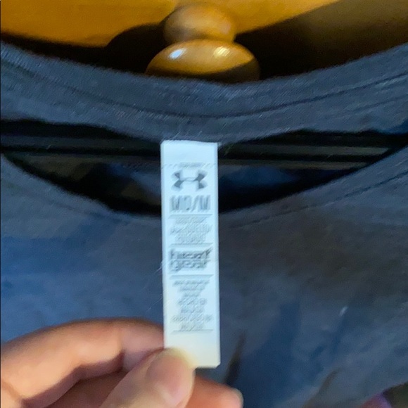 Under Armour Tshirt - Picture 2 of 3